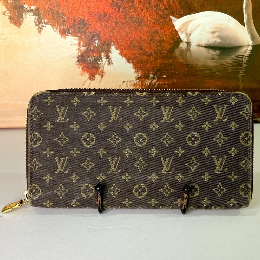 Authentic Louis Vuitton Denim Mini linn Long Zippy brown distressed monogram
